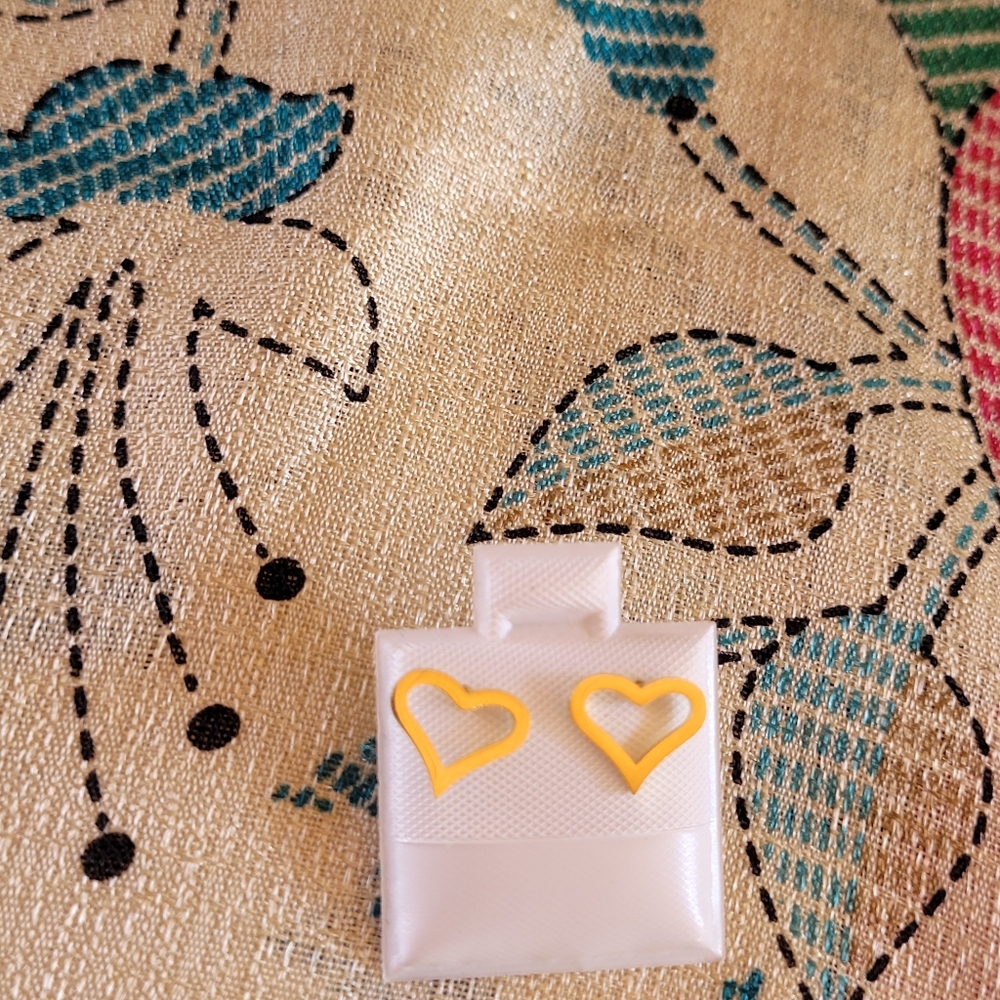 Small gold plated heart ❤️ earrings